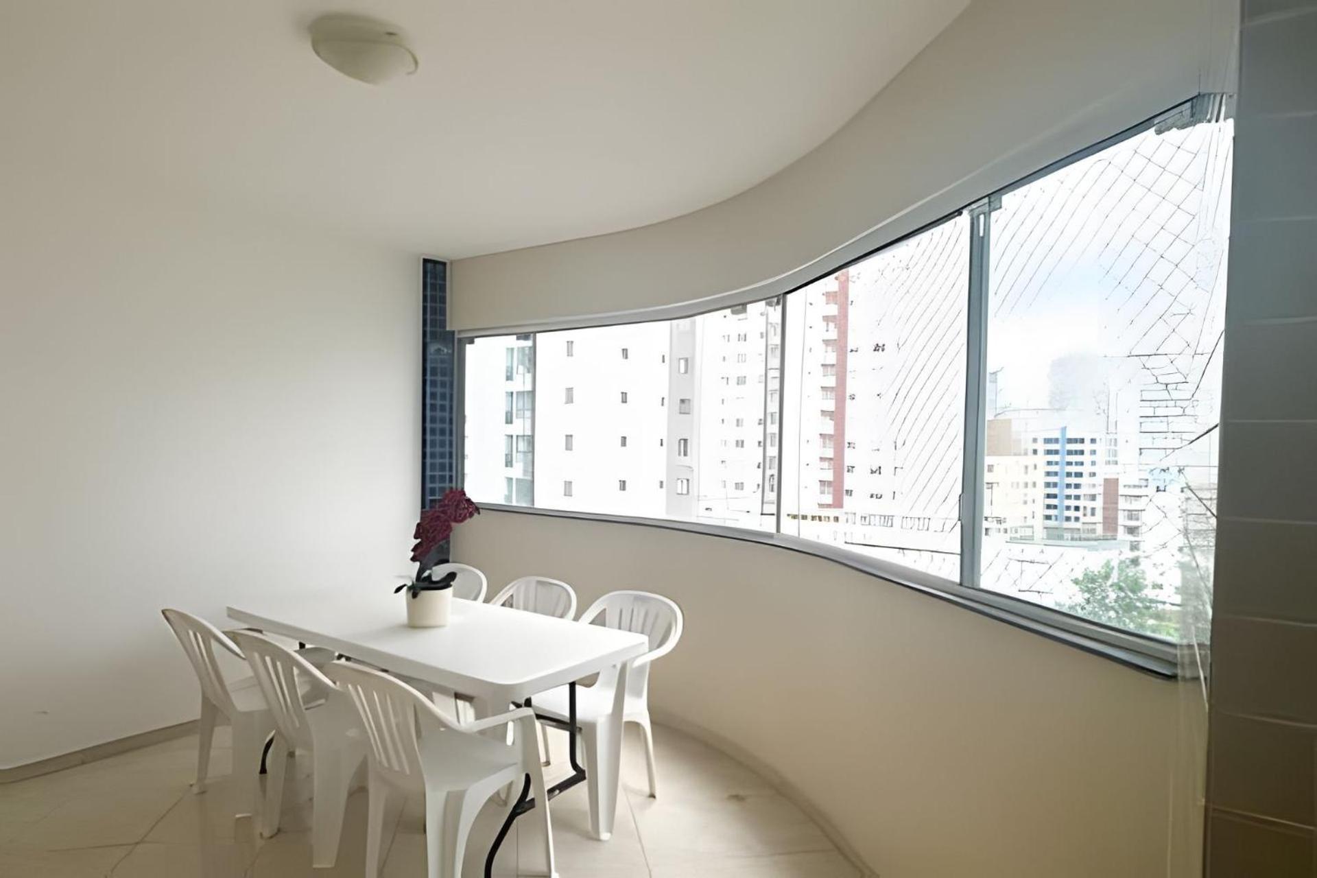 Na Central, Amplo E Perto Do Mar Em Bc Apartamento
