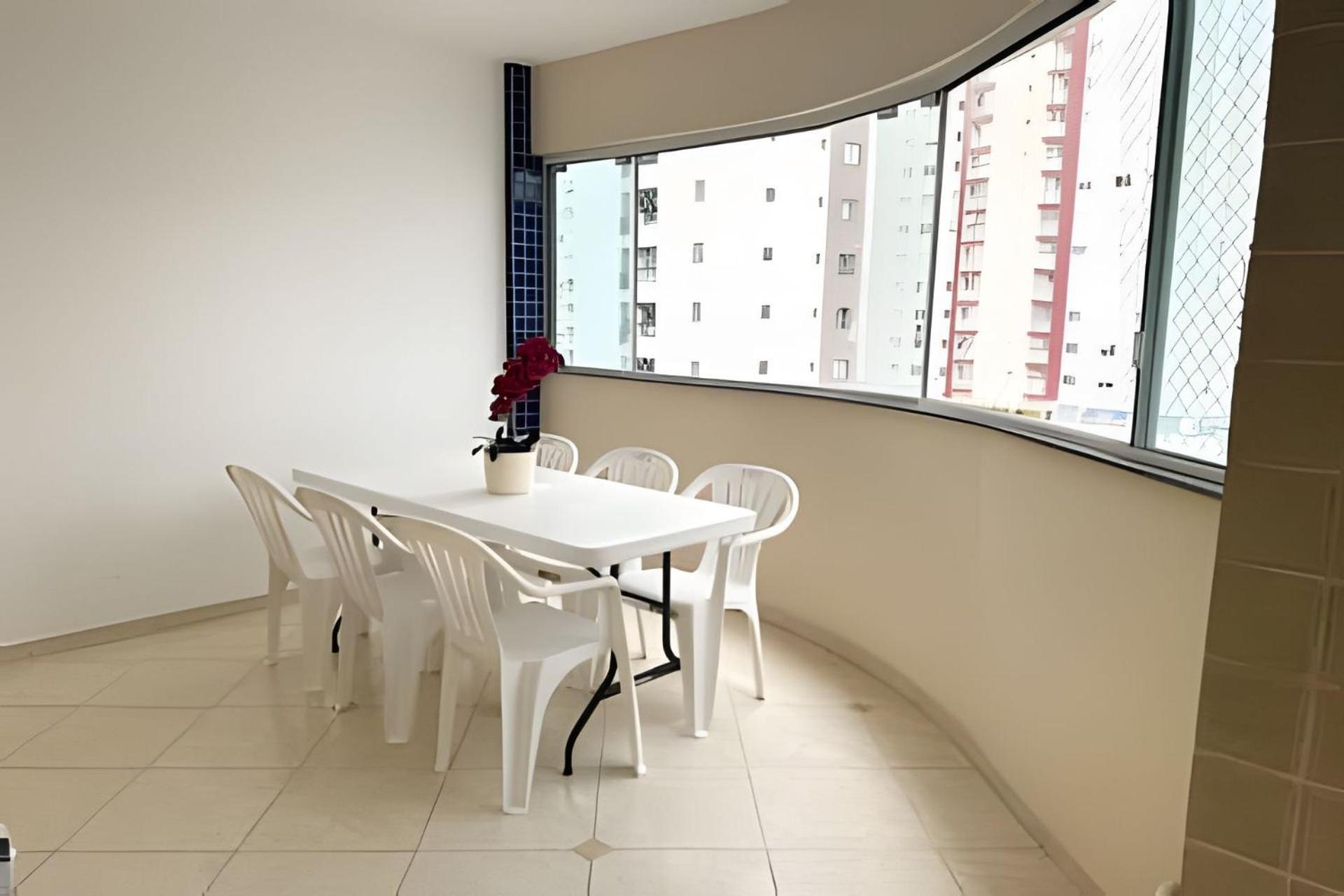 Na Central, Amplo E Perto Do Mar Em Bc Apartamento Balneario Camboriu
